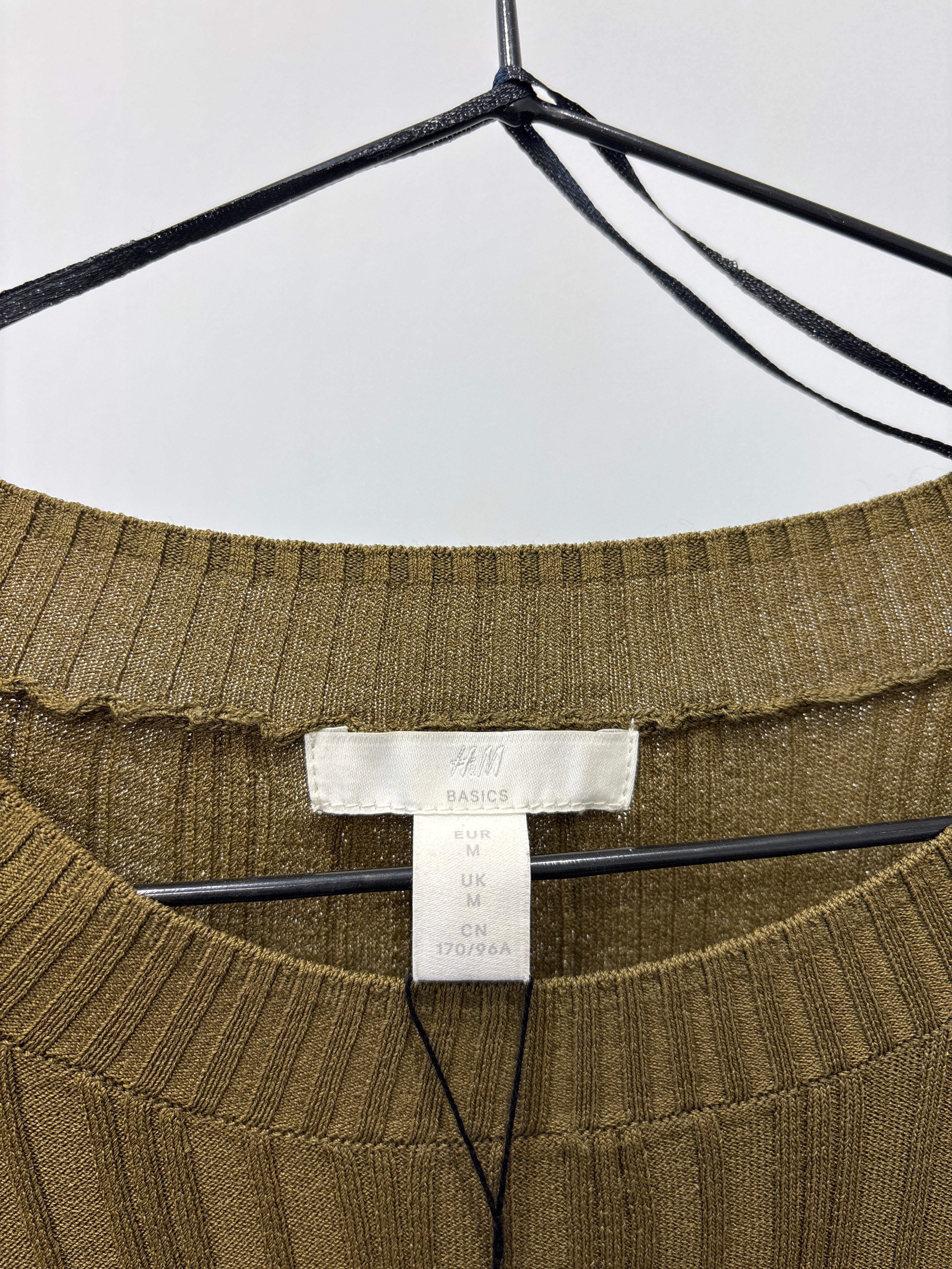 REMERA PUNTO H&M VERDE