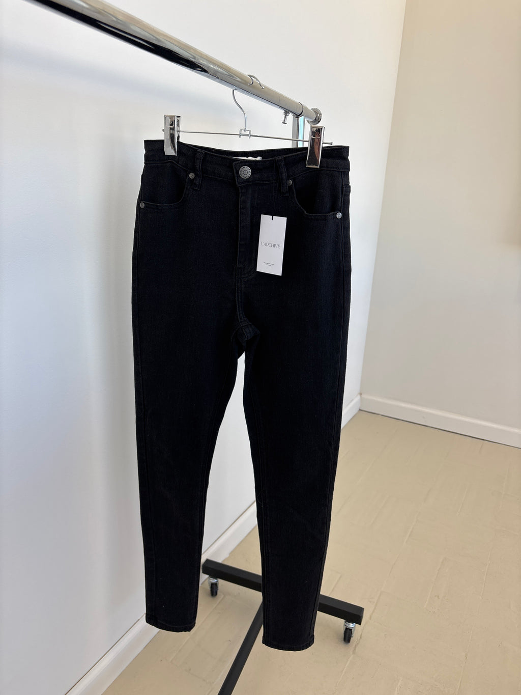 JEAN RUSTY NEGRO