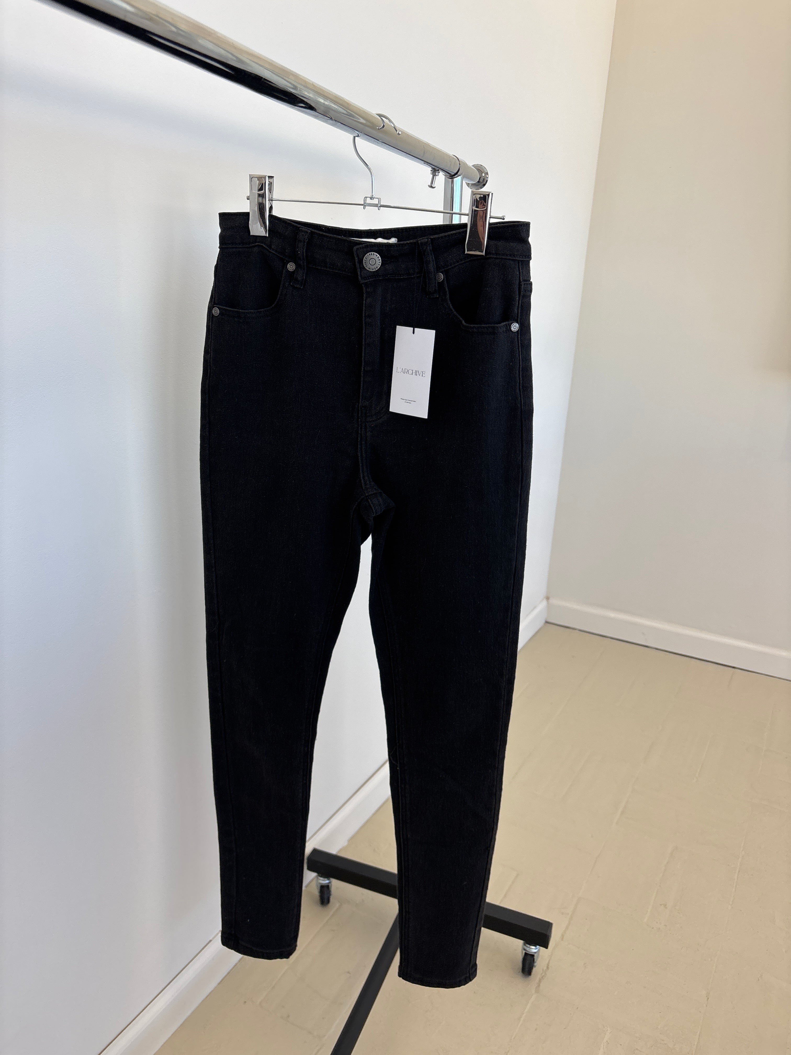 JEAN RUSTY NEGRO