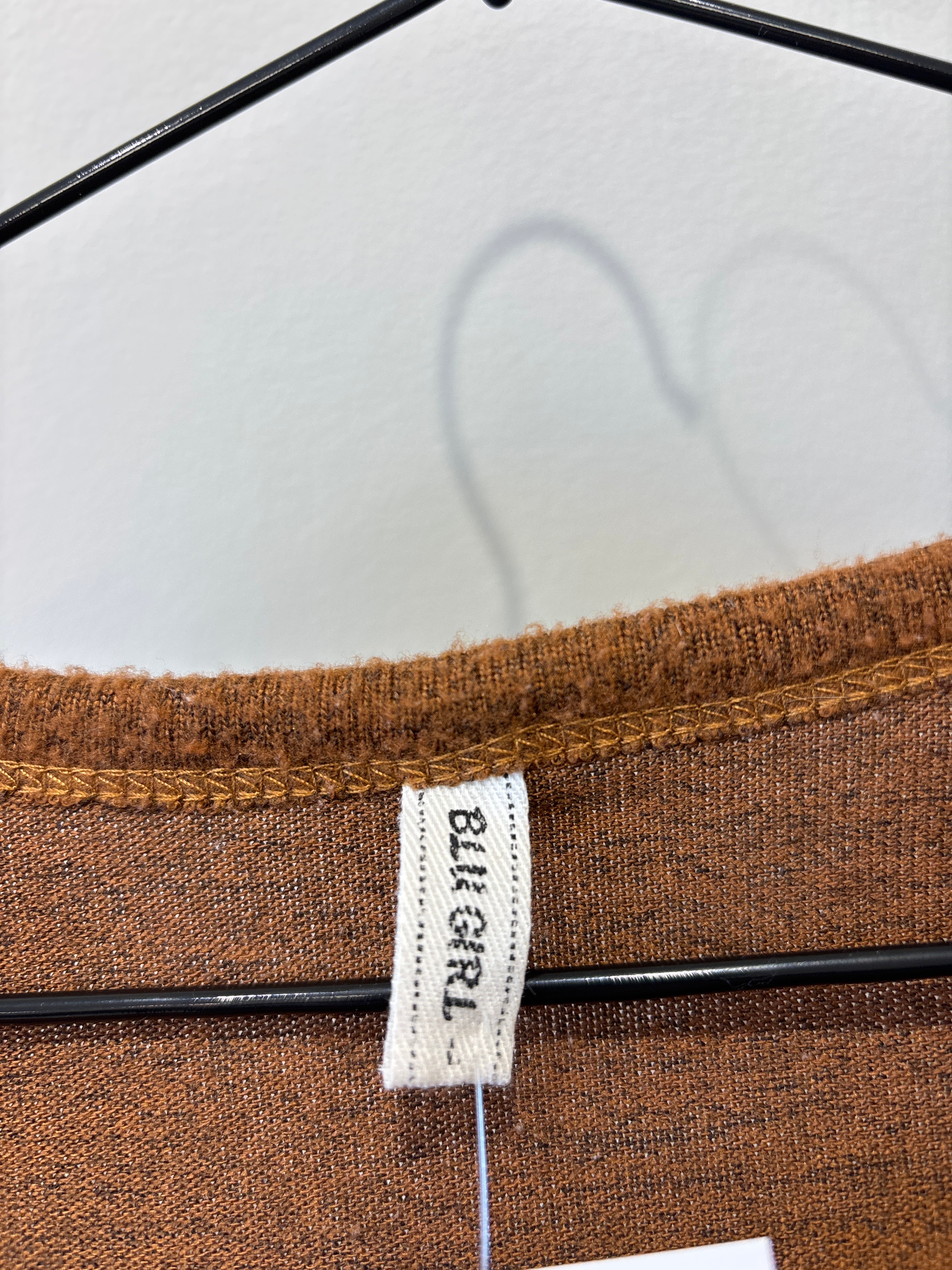 BLUSA MARRON BOTONES