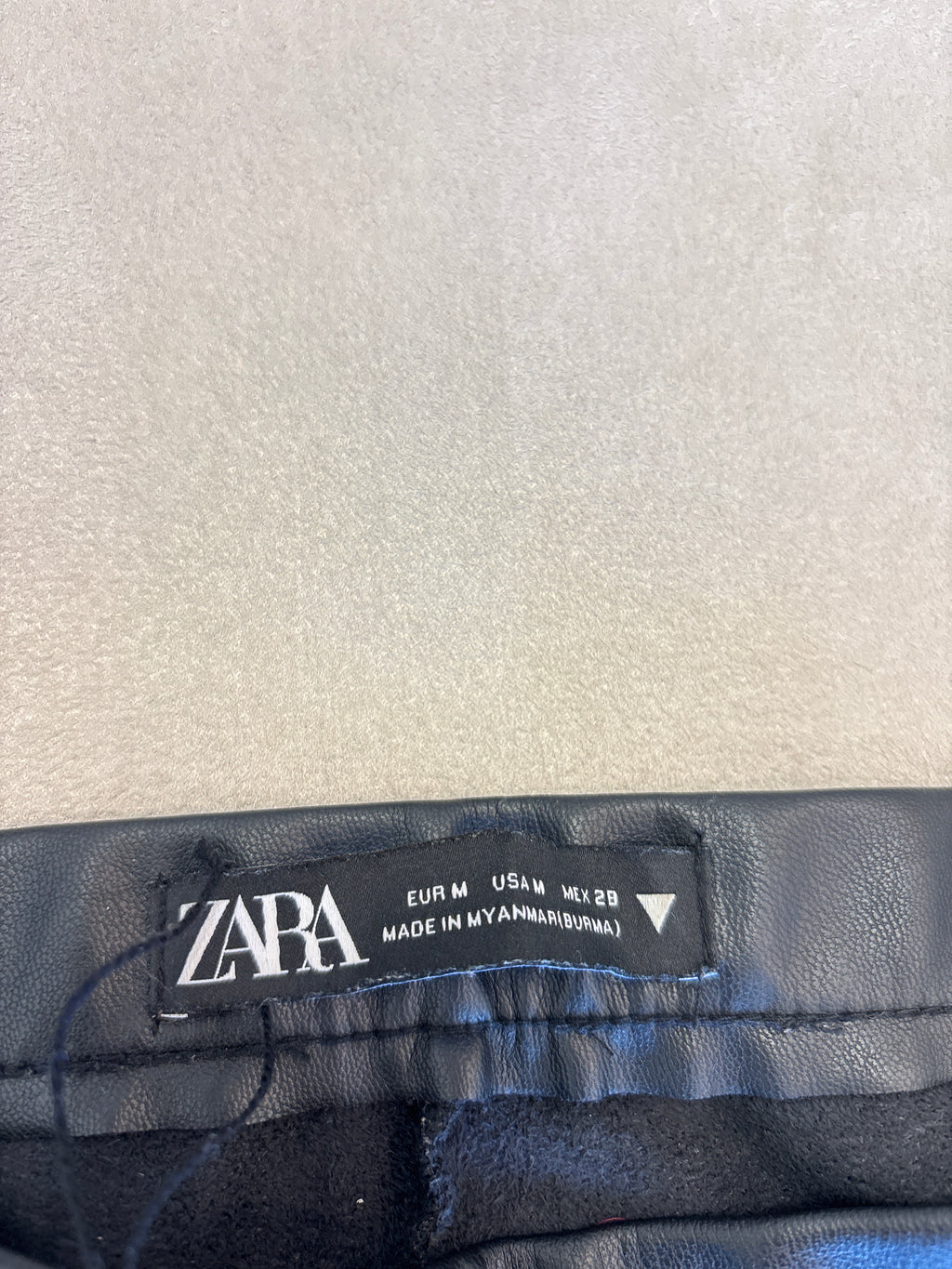 PANTALON ZARA CUERINA