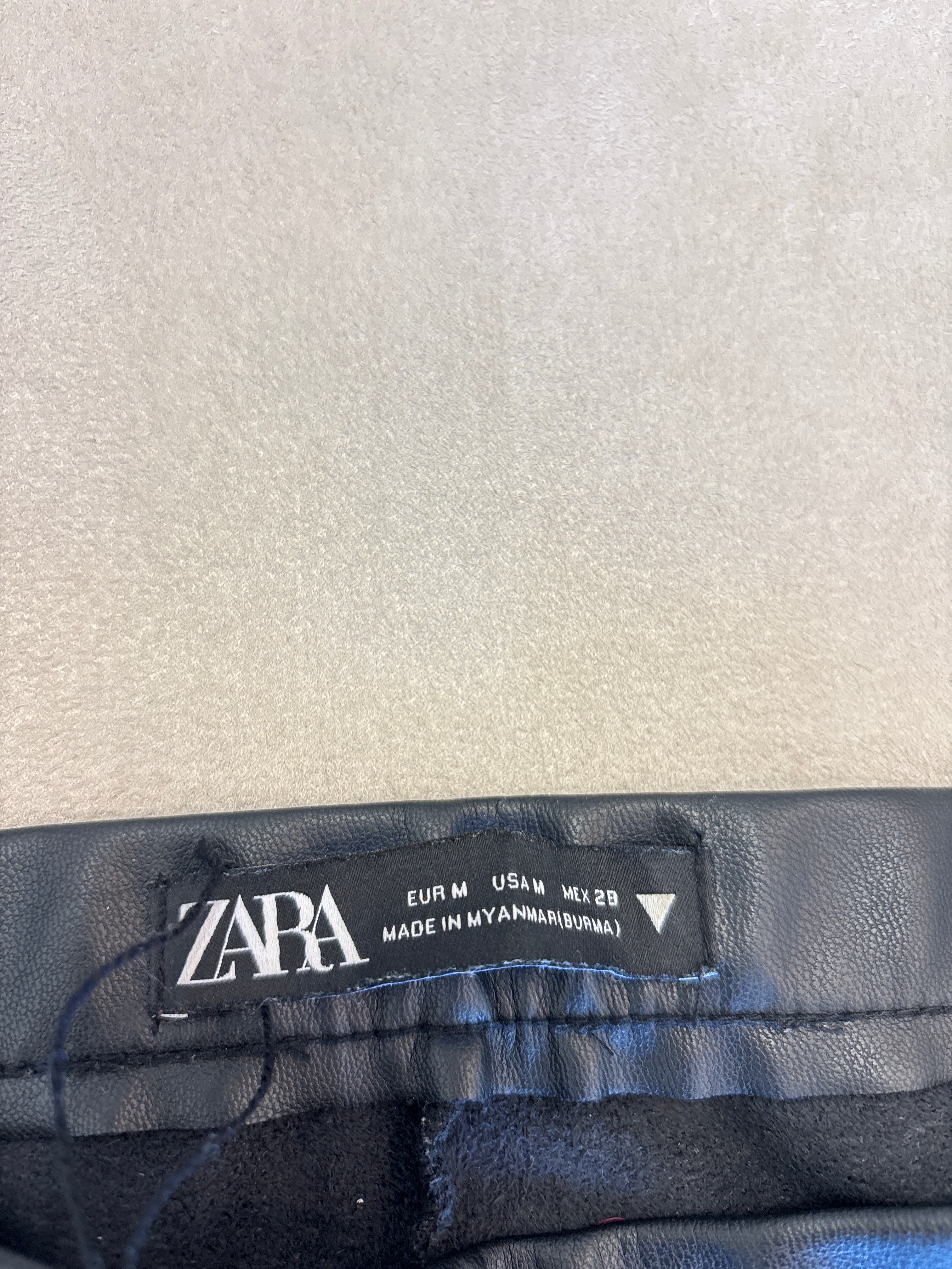 PANTALON ZARA CUERINA