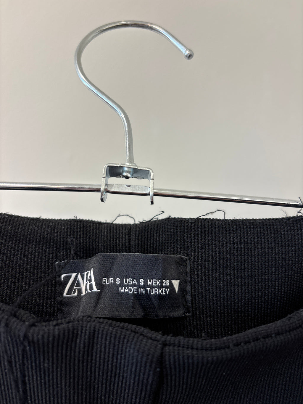 PANTALON ZARA ABERTURAS NEGRO
